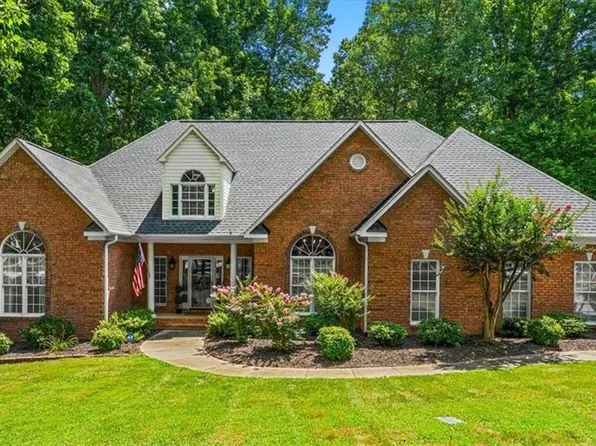 1680 Deer Run Ct, Oak Ridge, NC 27310