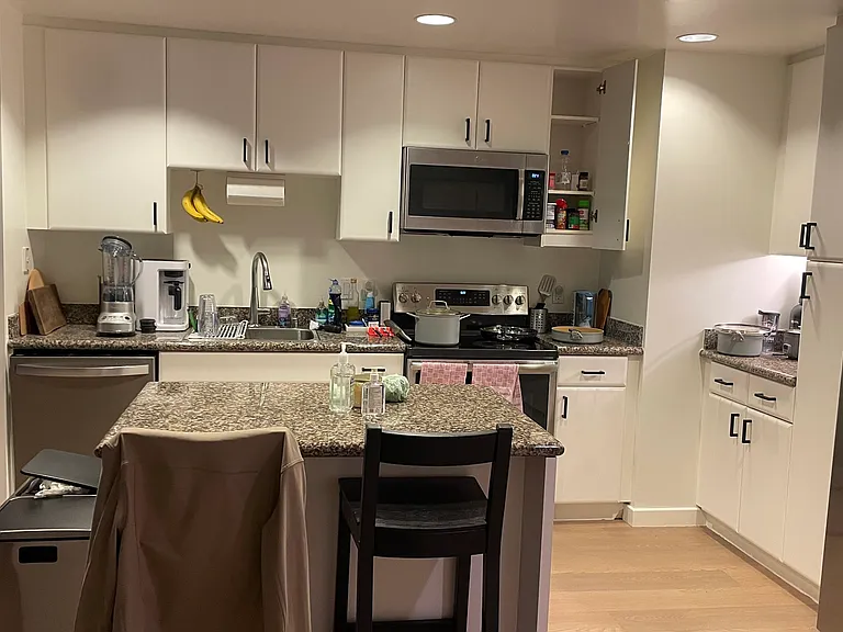 250 King St #622 — Photo 4