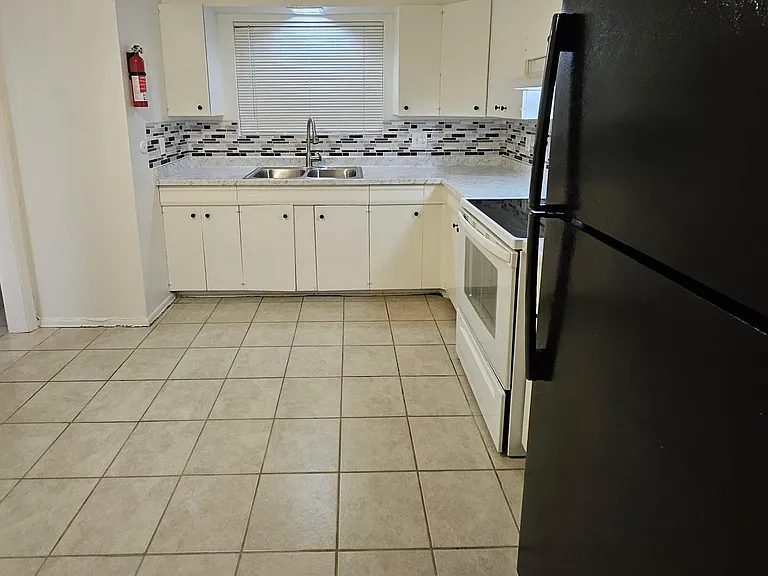 521 Palomas Dr SE #A — Photo 3