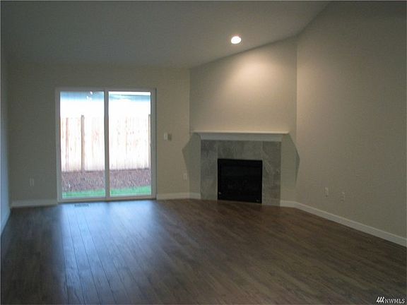 3rd image of 3545 Eagle Dr NE