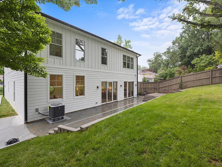 8609 Woodbrook Ln — Photo 37
