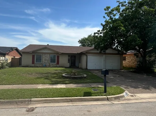 116 Volunteer Dr, Arlington, TX 76014