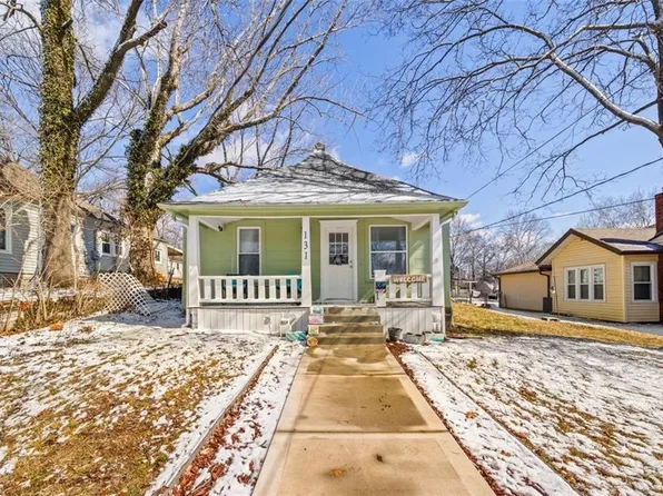 131 S Neconi Ave, Bonner Springs, KS 66012