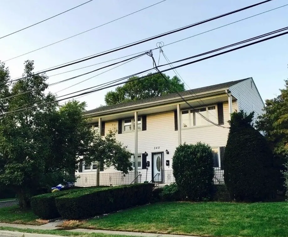 3 bed, $2,950 — Photo 2