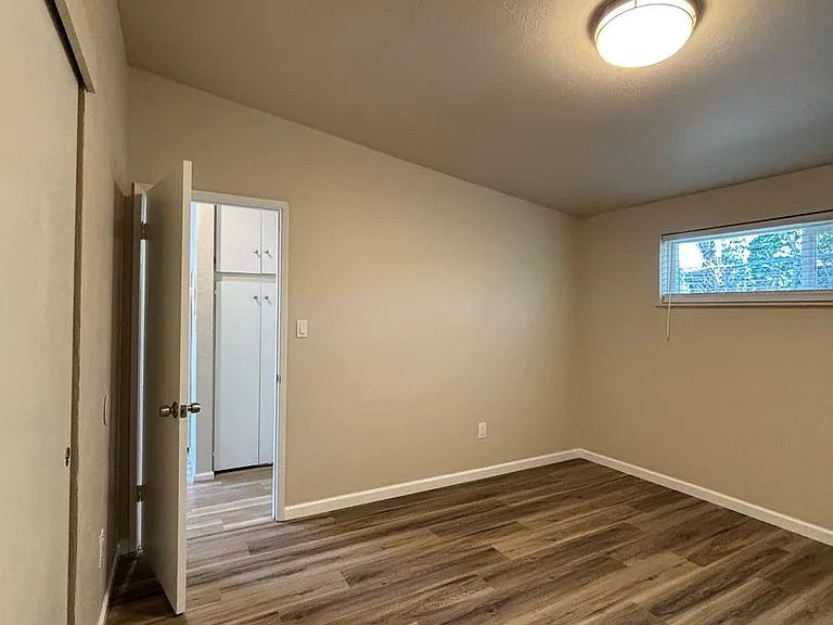 R1257 SW Plummer Ave — Photo 6