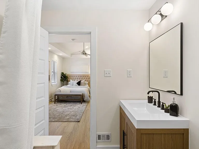1865 Frankford Ave — Photo 23