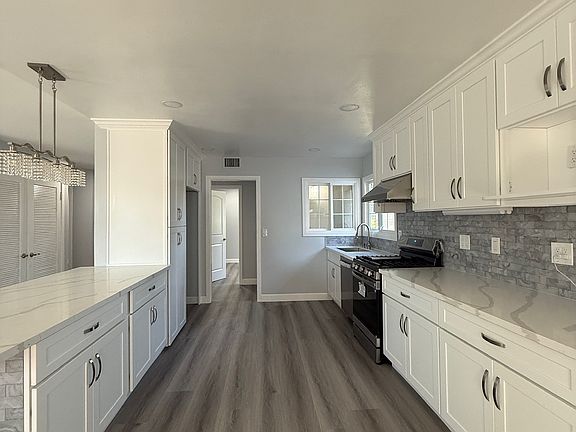 3rd image of 217 S Renoak St