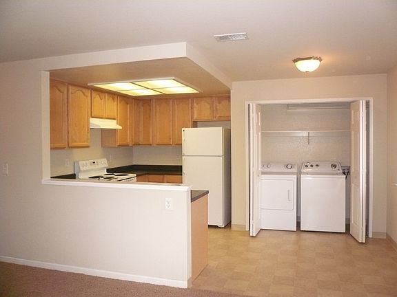 3rd image of 208 Grant Ave APT C3