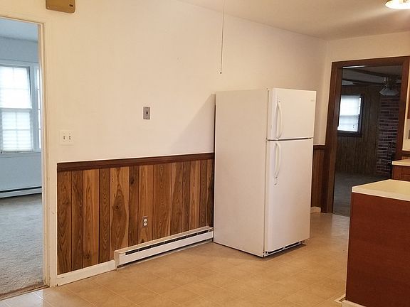 5th image of 404 Rogers St