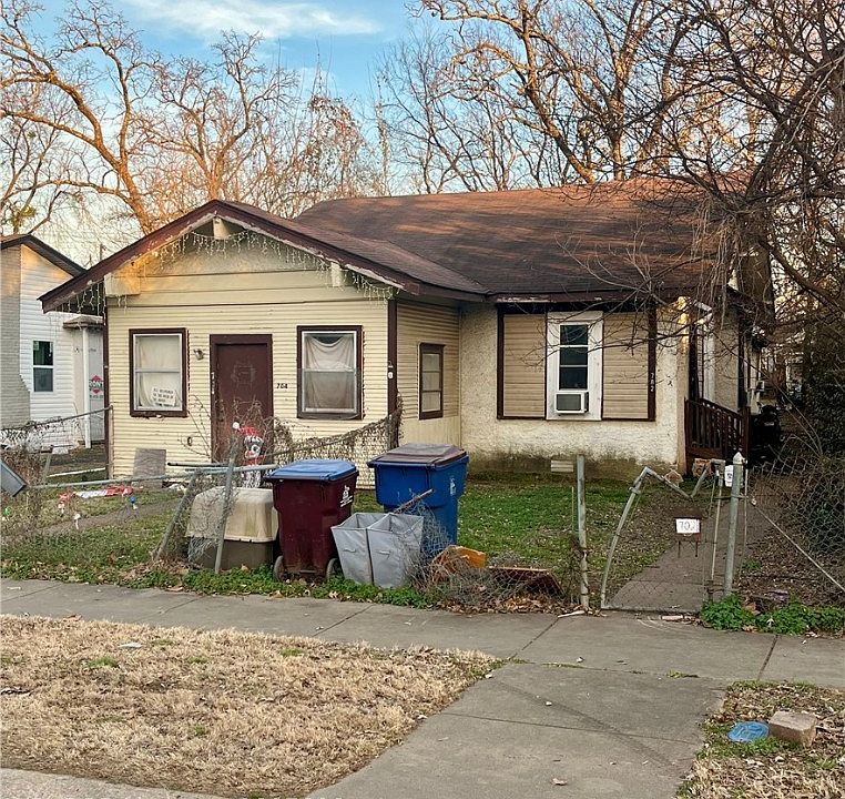 2nd image of 704/702 N 21st St