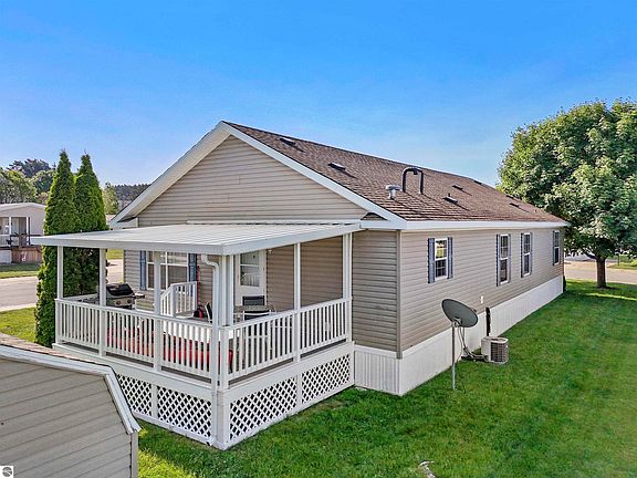 3rd image of 364 Meadow Ln