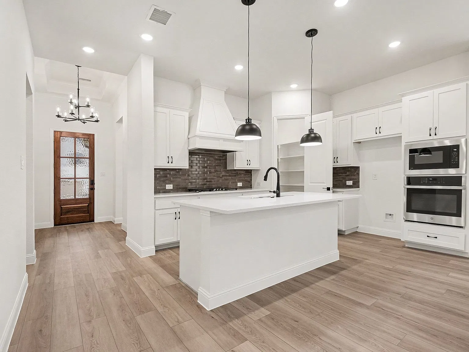 4 bed, 2372 sqft, $3,150 — Photo 2