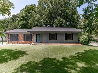 2 Bayberry Ct, Greensboro, NC 27455