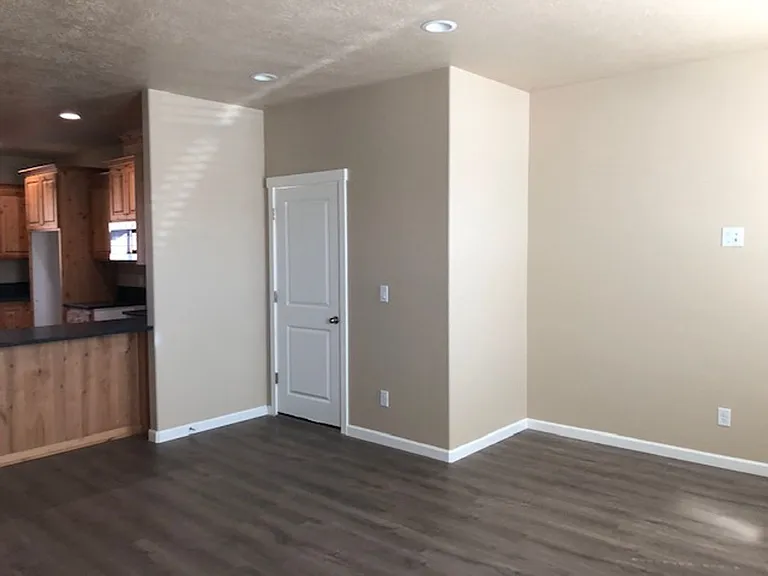 1029 Alexis Ln N — Photo 8