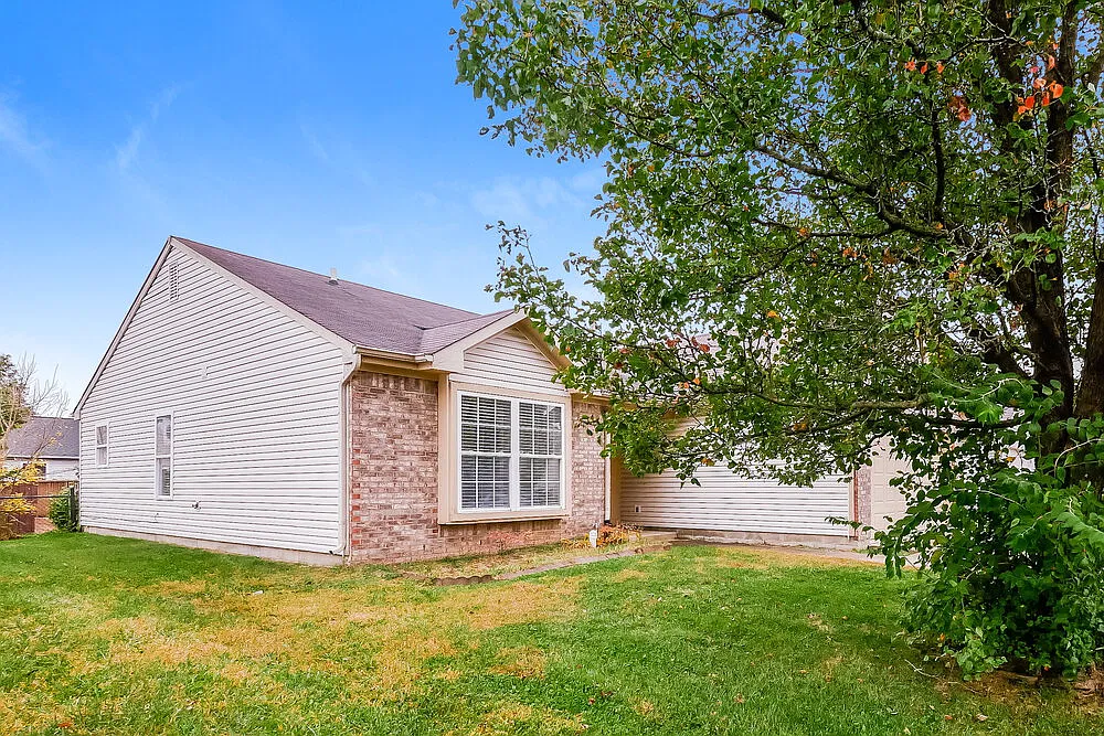 3 bed, 2.0 bath, 1350 sqft, $1,685 — Photo 3