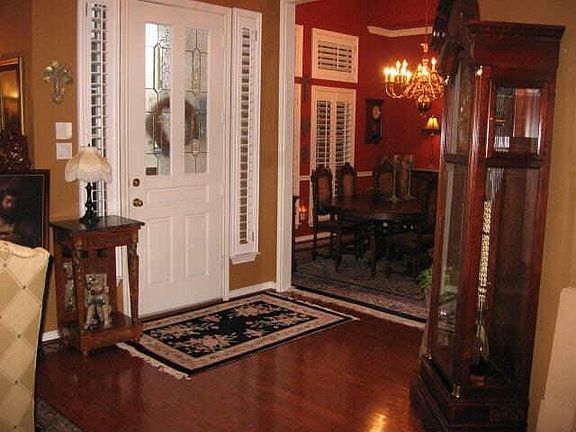 2nd image of 2604 Meadow Hills Ln
