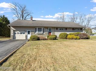 44 Beechwood Dr, Ballston Lake, NY 12019