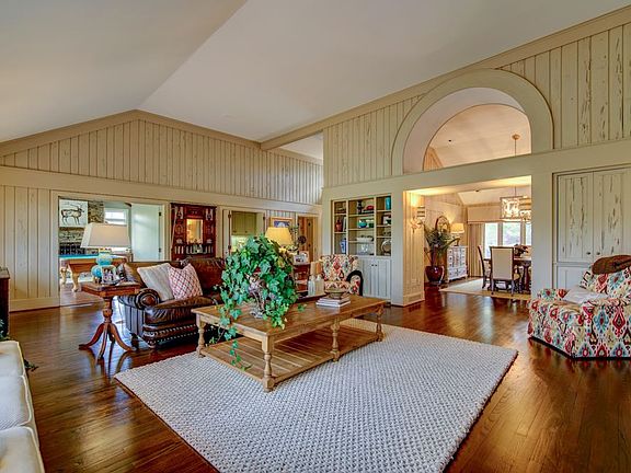 5th image of 391 Pinehurst Dr