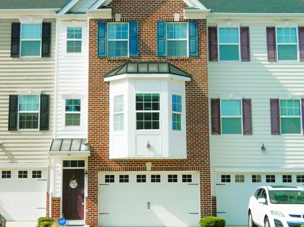 521 Boxwood Ln, Woodbury, NJ 08096