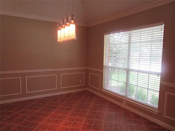 5th image of 3823 Granbury Dr