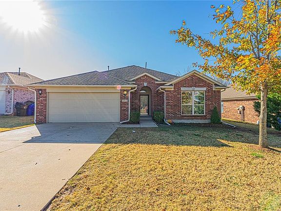 2nd image of 2812 Lochwood Dr