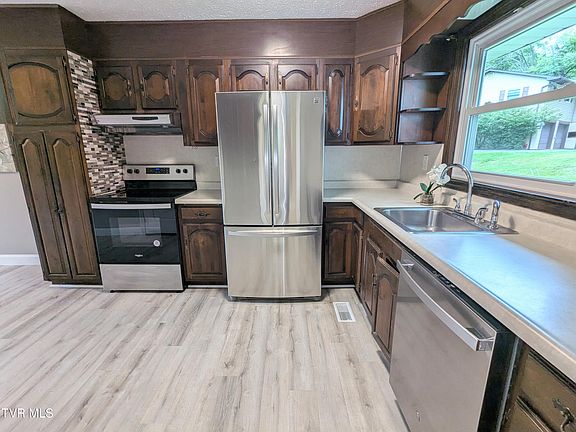 3rd image of 2324 Inglewood Dr