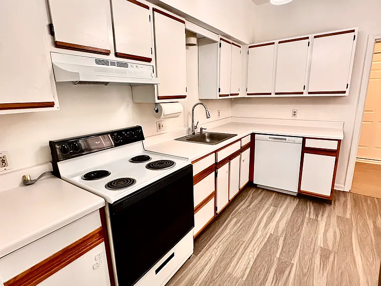 5227 Ridge Ave — Photo 7