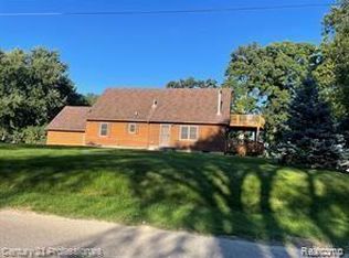2225 Jackson Blvd, Highland, MI 48356