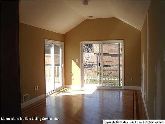 3rd image of 188 Hylan Blvd #1C