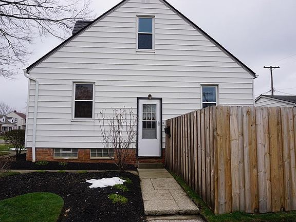 3rd image of 3302 Parklane Dr