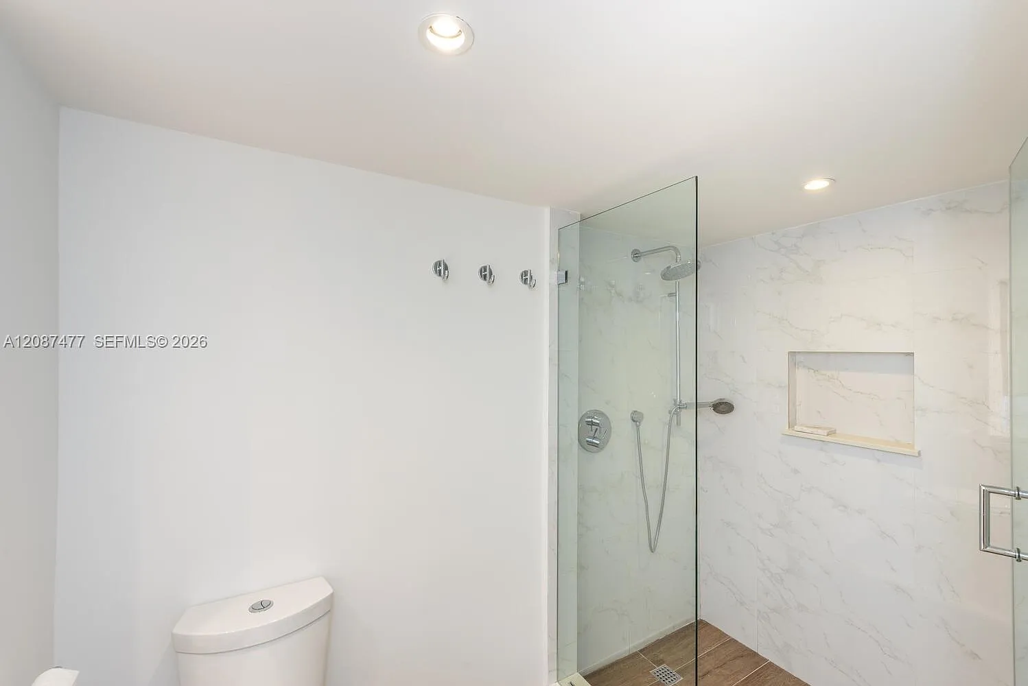 2 bed, 1697 sqft, $6,150 — Photo 2