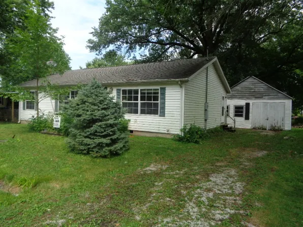 104 NW 4th St, Casey, IL 62420