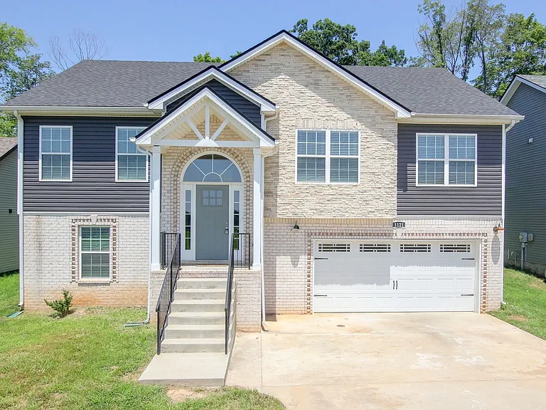 1121 Cardinal Creek Dr — Photo 1