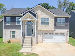 1121 Cardinal Creek Dr, Clarksville, TN 37040