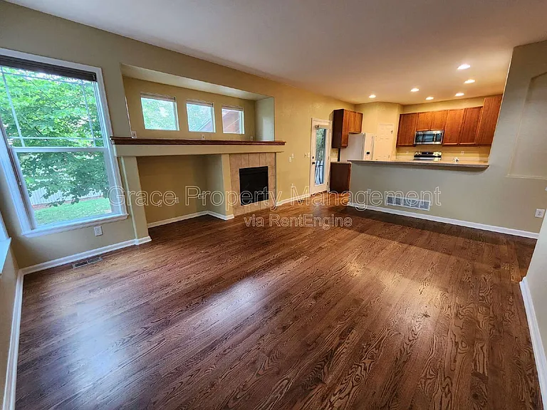 4731 Lucca Dr — Photo 8