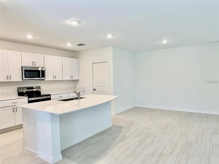 17606 Happytrails St — Photo 13