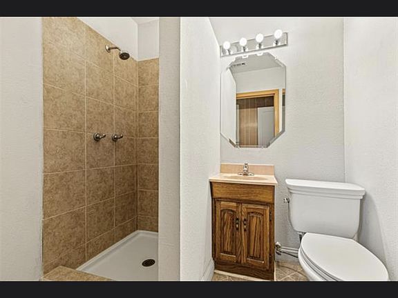 5th image of 226 E Jerden Ln
