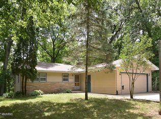 229 Harper Creek Dr, Battle Creek, MI 49014