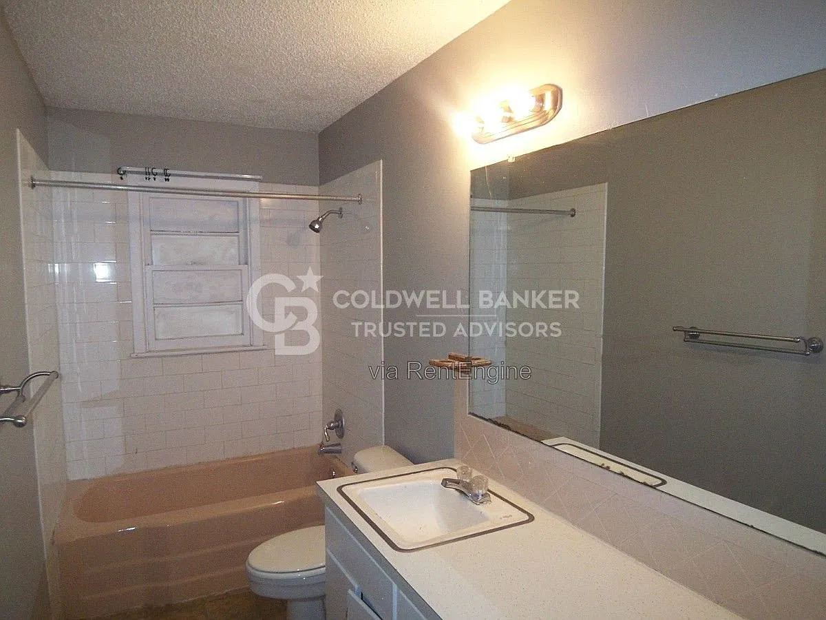 2 bed, 1.5 bath, 1080 sqft, $950 — Photo 3