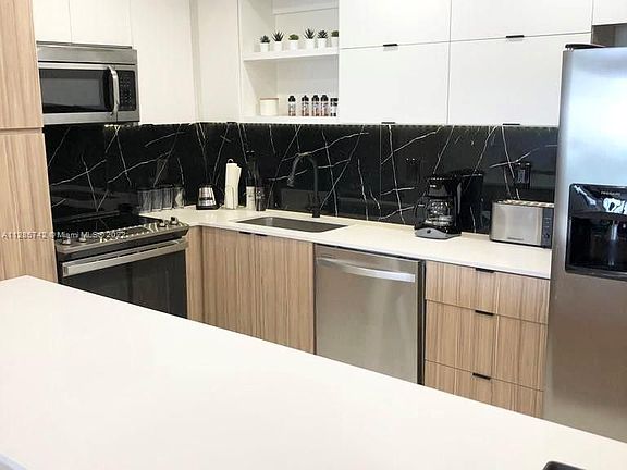 5th image of 19370 Collins Ave APT 719