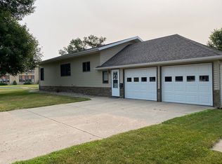 301 9th St E, Harvey, ND 58341