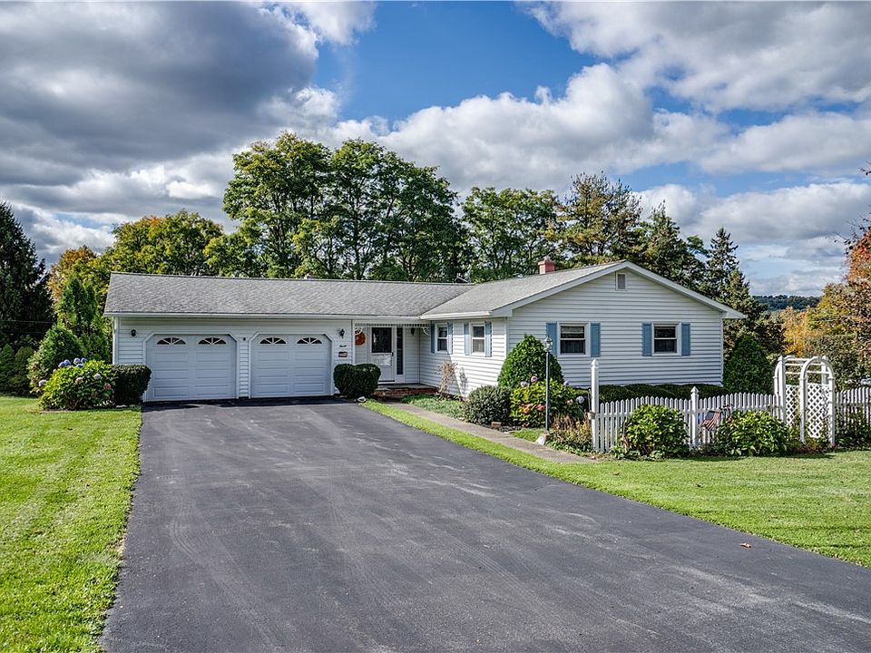 1st image of 7 Hillcrest Dr
