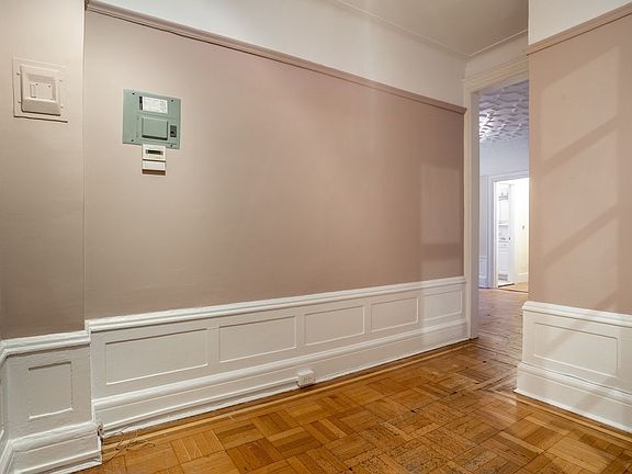 4th image of 200 W 54th St APT 11B