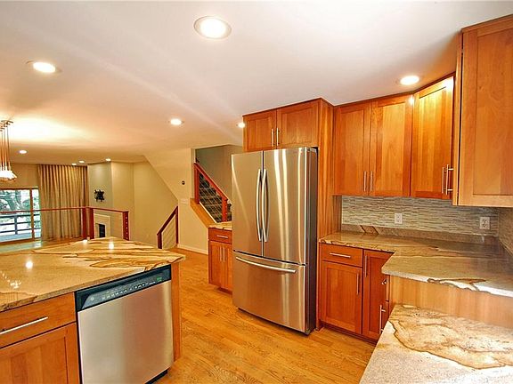 4th image of 2195 East Ave