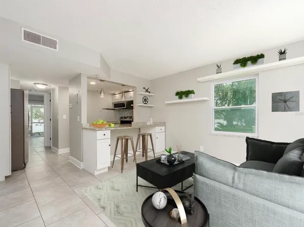 7246 E Bank Dr, Tampa, FL 33617