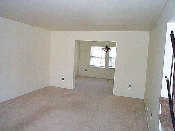 5th image of 4944 Sweetbirch Dr
