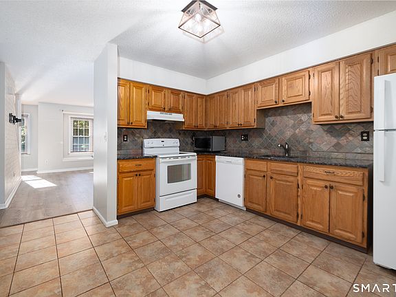 5th image of 380 Hitchcock Road #218
