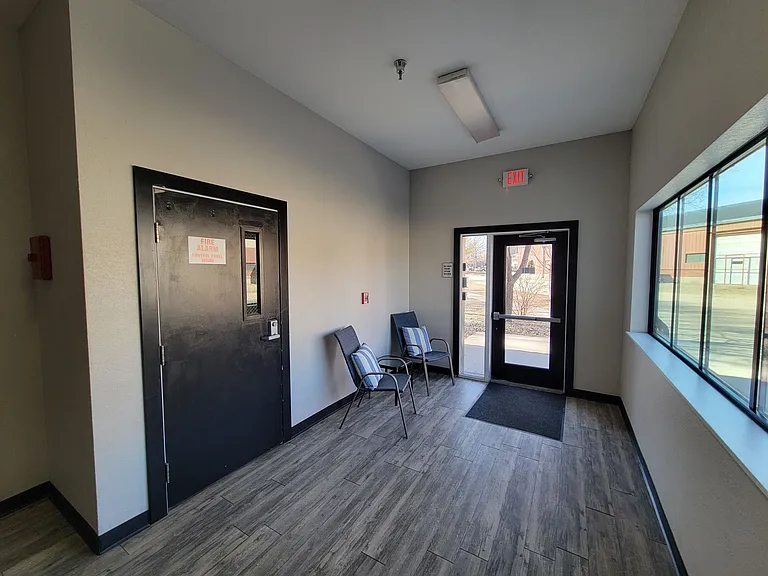 221 E 5th St — Photo 4