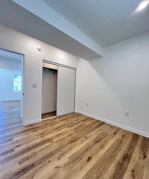140 W Hyde Park Blvd #3/4 — Photo 5
