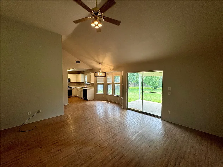1806 Dublin Dr — Photo 2